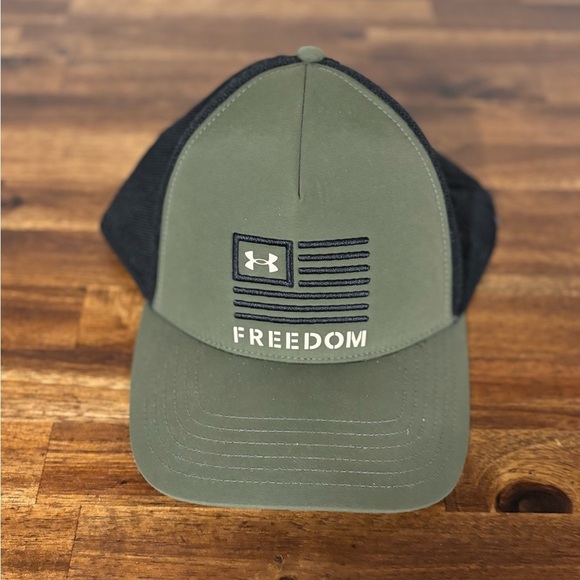 Under Armour Other - Under Armour Trucker Hat American Flag Black and Green Adjustable